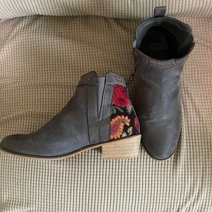 EUC embroidered booties